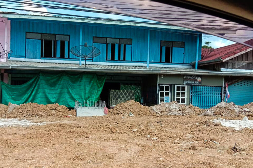 3. บ้านต่ำกว่าถนน