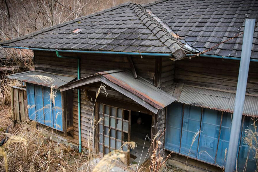 8. บ้านตั้งอยู่ในที่รกร้าง 2