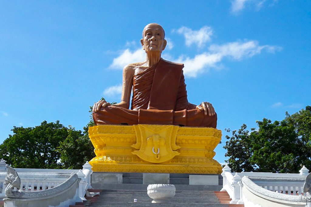 รูปหล่อพระเกจิชื่อดัง 6