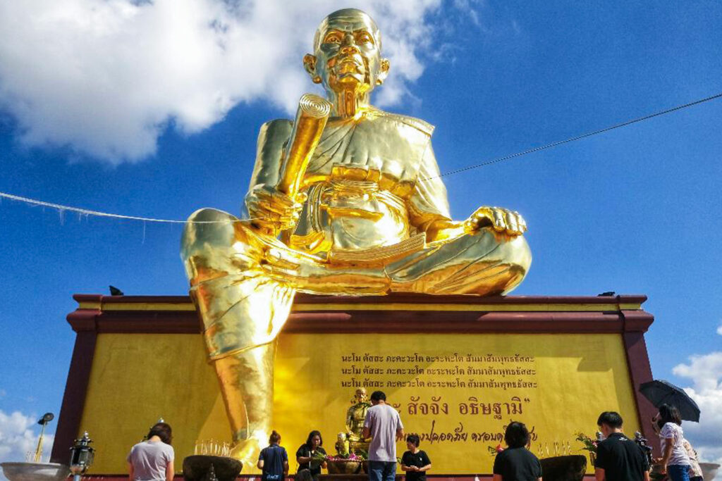 รูปหล่อพระเกจิชื่อดัง 2