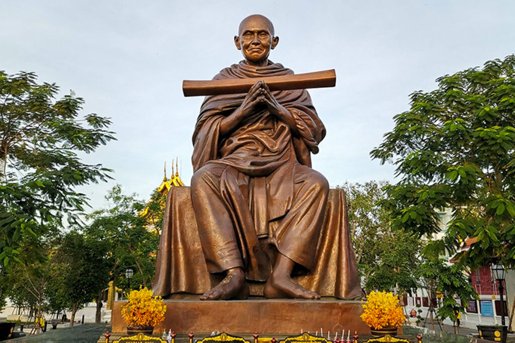รูปหล่อพระเกจิชื่อดัง 1