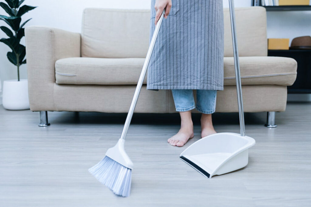 ห้ามกวาดบ้านตอนกลางคืน