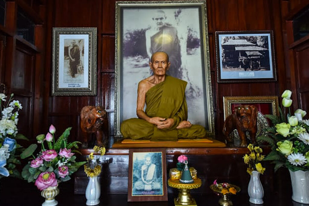 หลวงปู่มั่น 2